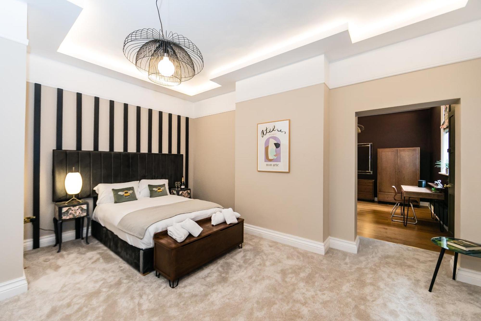 Hillthorpe Manor By Maison Parfaite - Large Country House With Hot Tub 폰트프랙트 외부 사진
