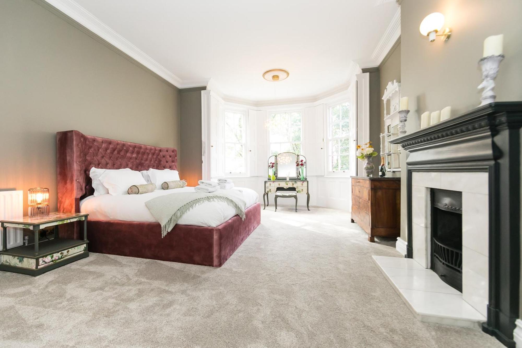 Hillthorpe Manor By Maison Parfaite - Large Country House With Hot Tub 폰트프랙트 외부 사진