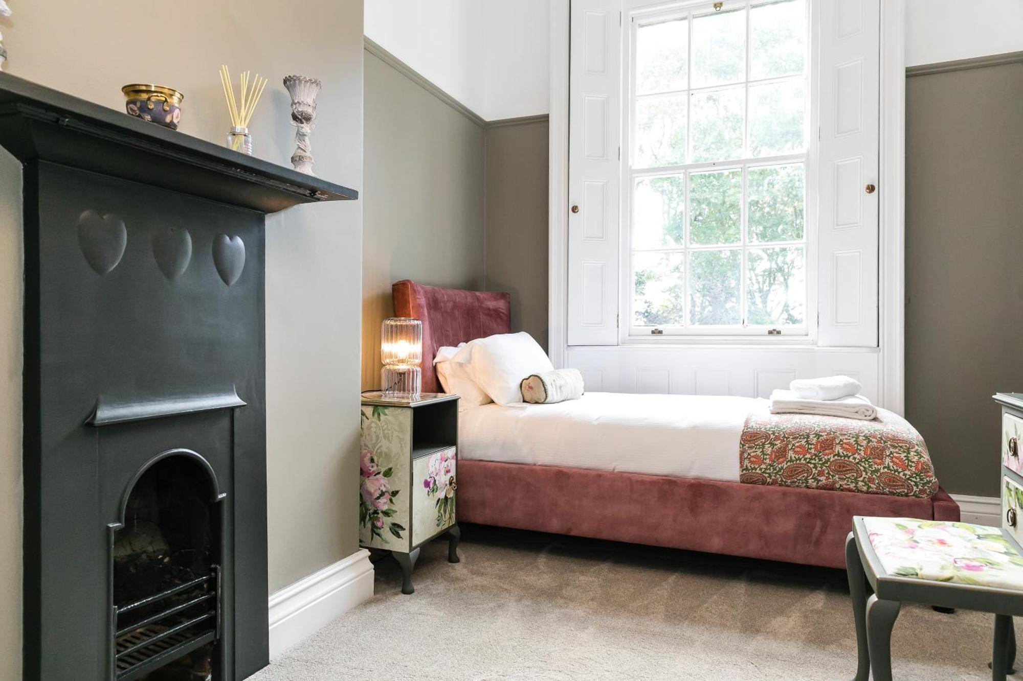 Hillthorpe Manor By Maison Parfaite - Large Country House With Hot Tub 폰트프랙트 외부 사진