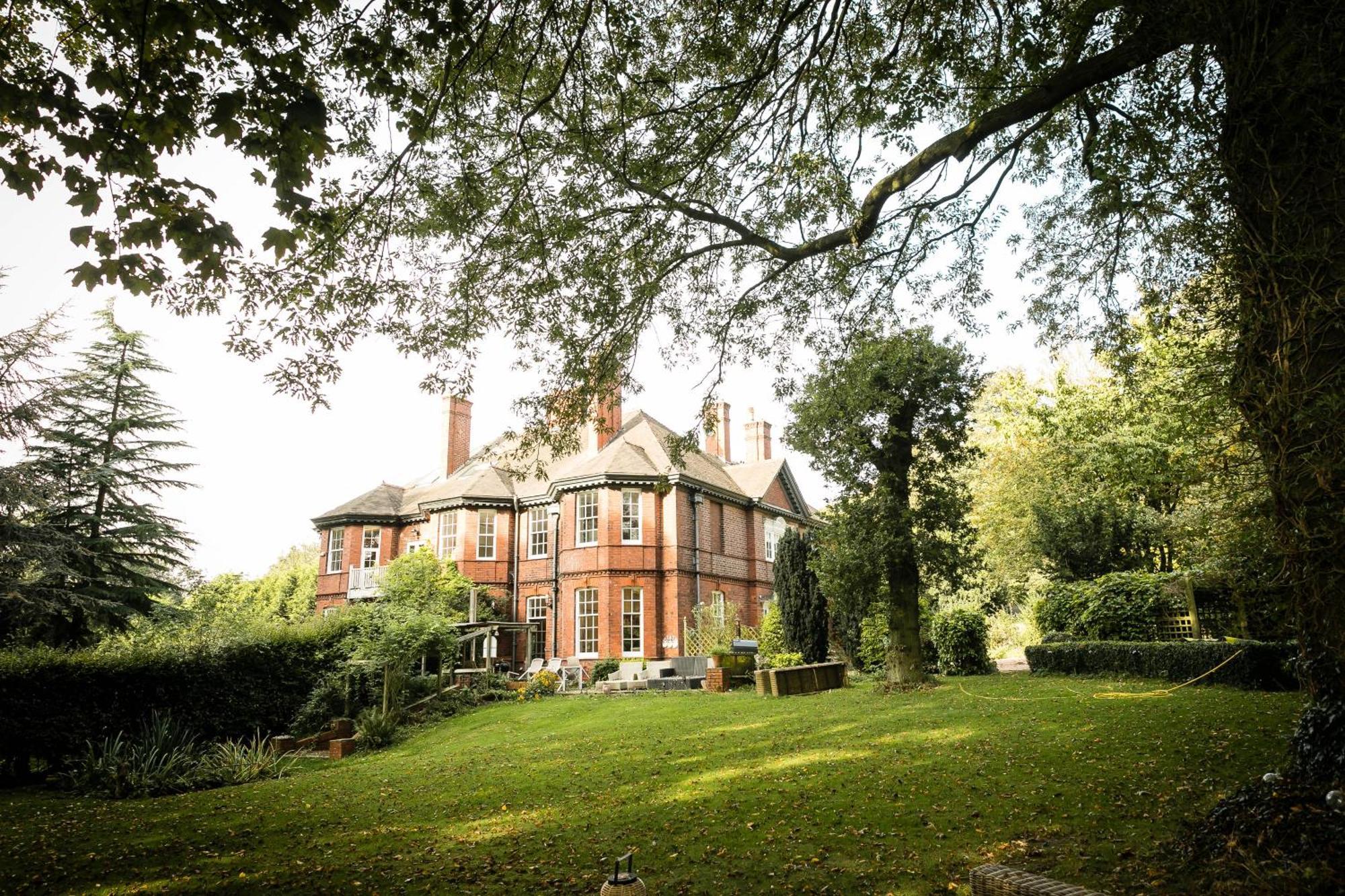 Hillthorpe Manor By Maison Parfaite - Large Country House With Hot Tub 폰트프랙트 외부 사진